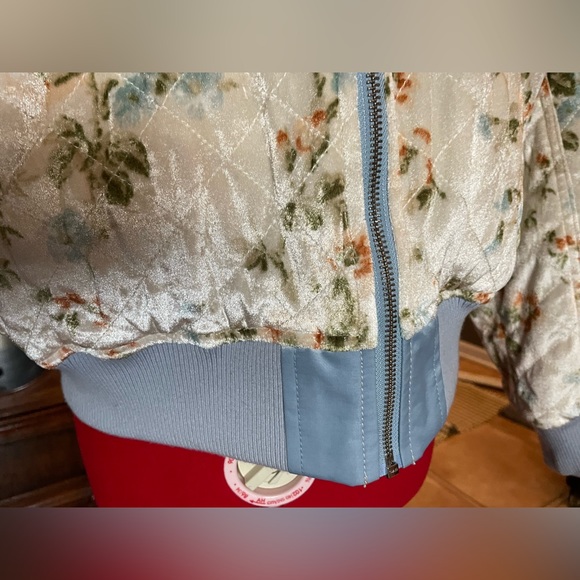 Urban Outfitters Quilted Floral Jacket, Sky Blue Size S Never Worn! - Picture 5 of 13